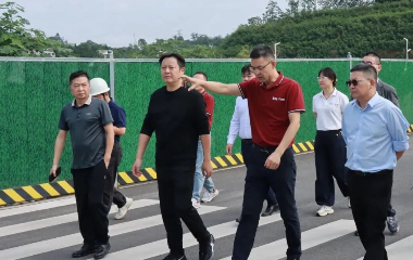 三江新區(qū)（臨港經(jīng)開(kāi)區(qū)）黨工委委員、南溪經(jīng)開(kāi)區(qū)管委會(huì)主任李勇率隊(duì)調(diào)研遠(yuǎn)東股份宜賓智能產(chǎn)業(yè)園